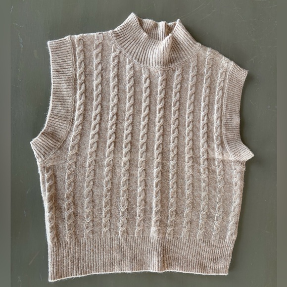cupcakes & cashmere Sweaters - Cupcakes & Cashmere Women's XS Cable Knit Preppy Sweater Vest Beige Turtleneck